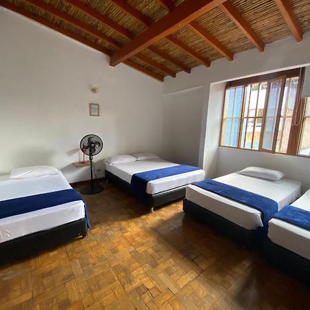 Yolo Hostel Medellin Bagian luar foto