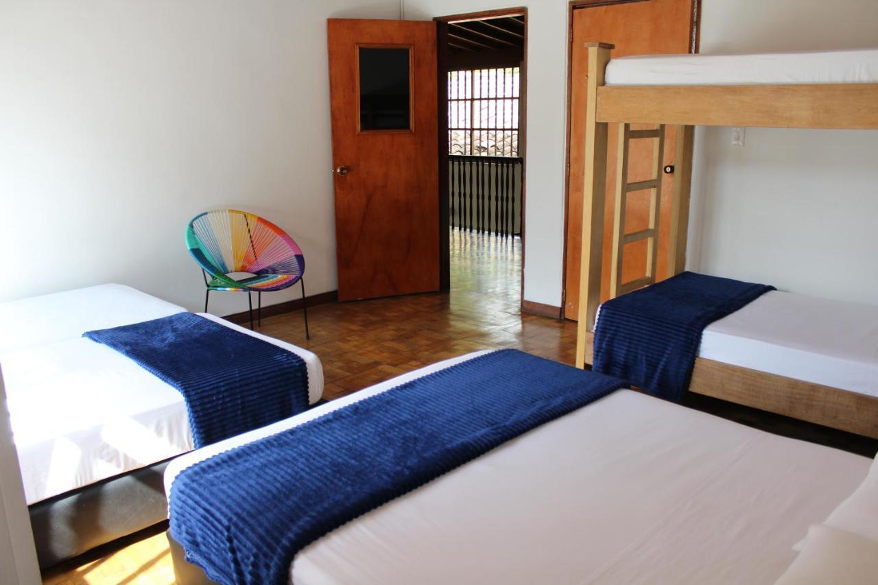 Yolo Hostel Medellin Bagian luar foto
