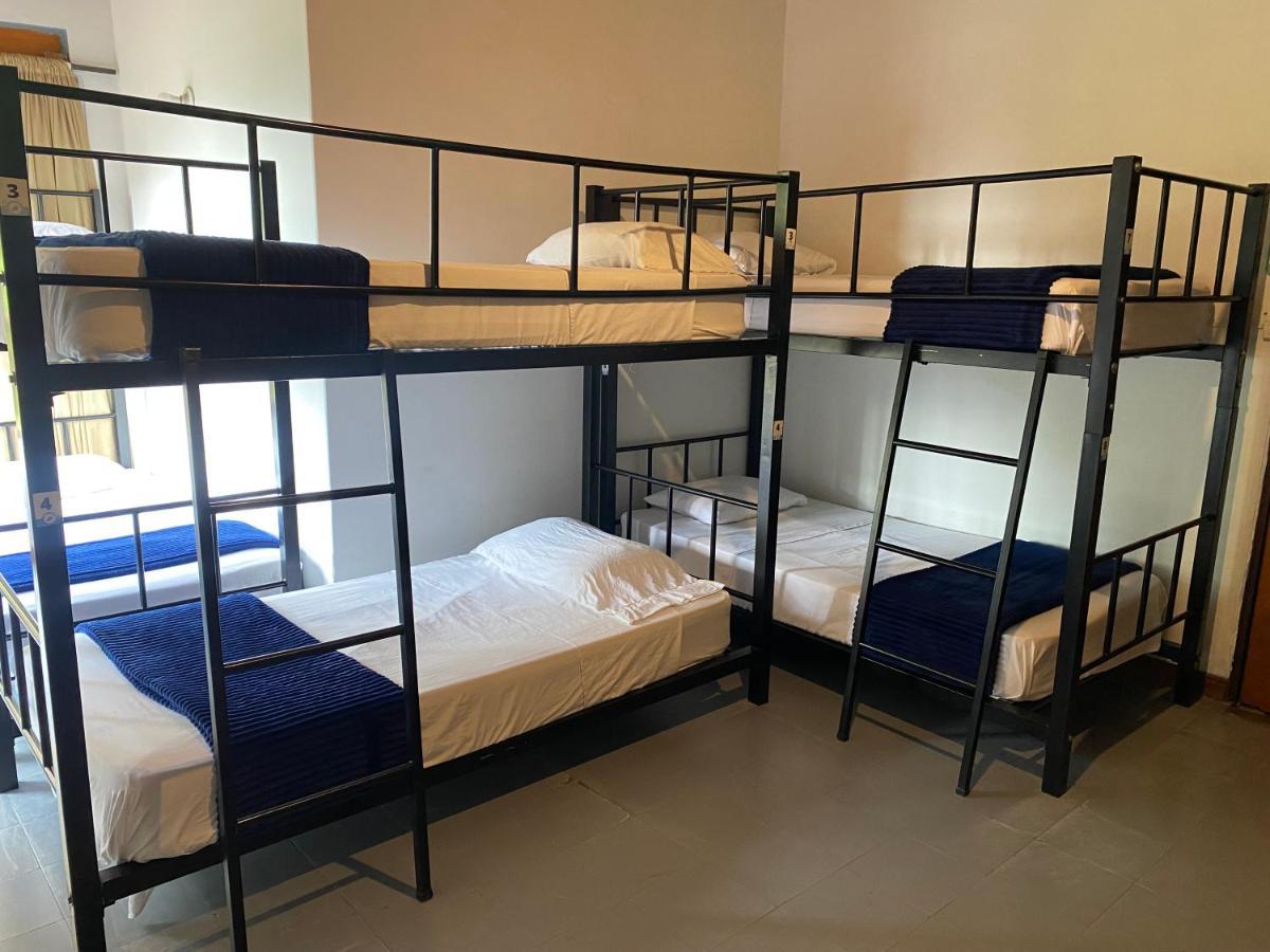Yolo Hostel Medellin Bagian luar foto