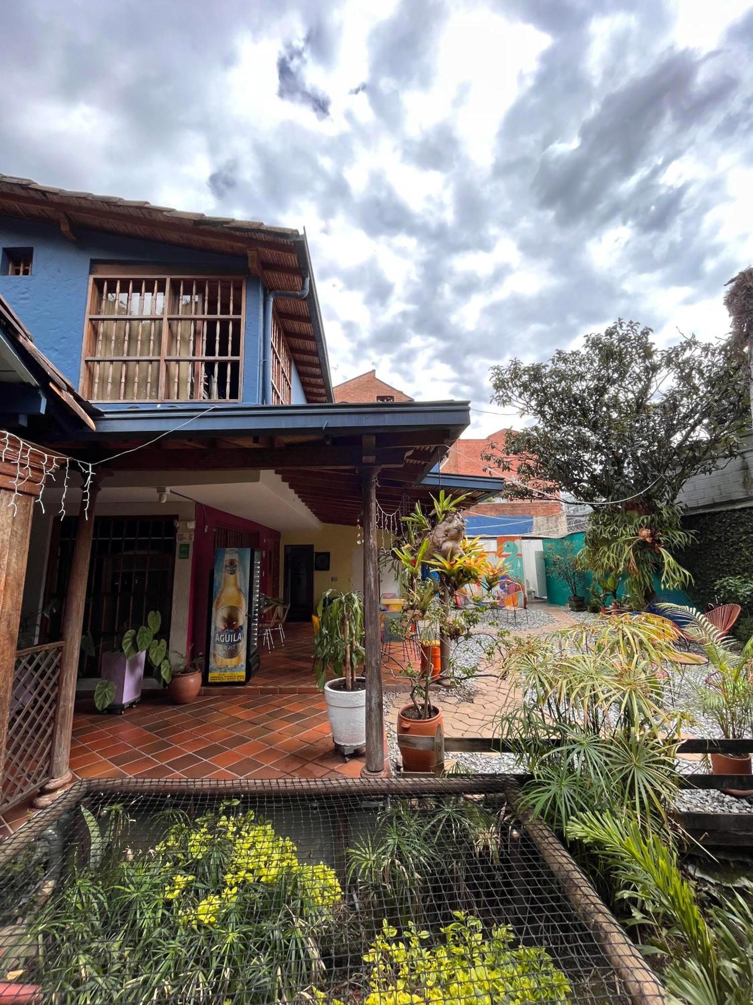 Yolo Hostel Medellin Bagian luar foto