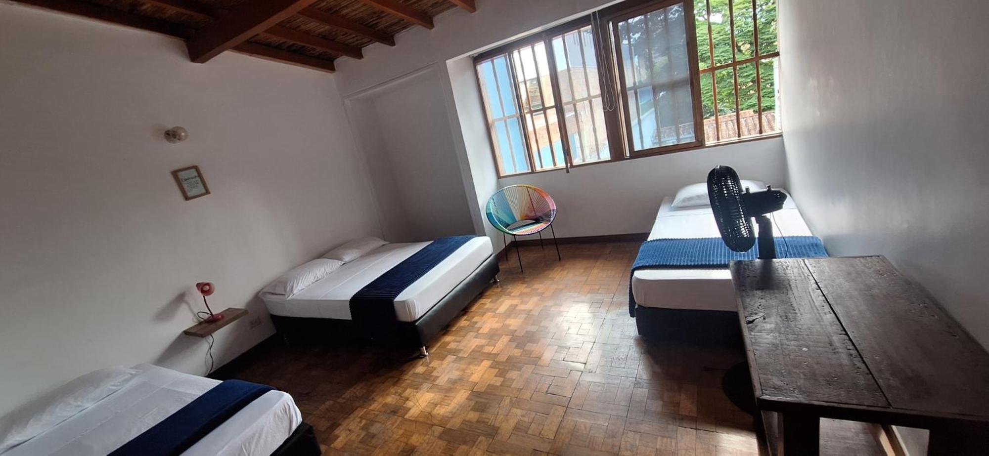 Yolo Hostel Medellin Bagian luar foto