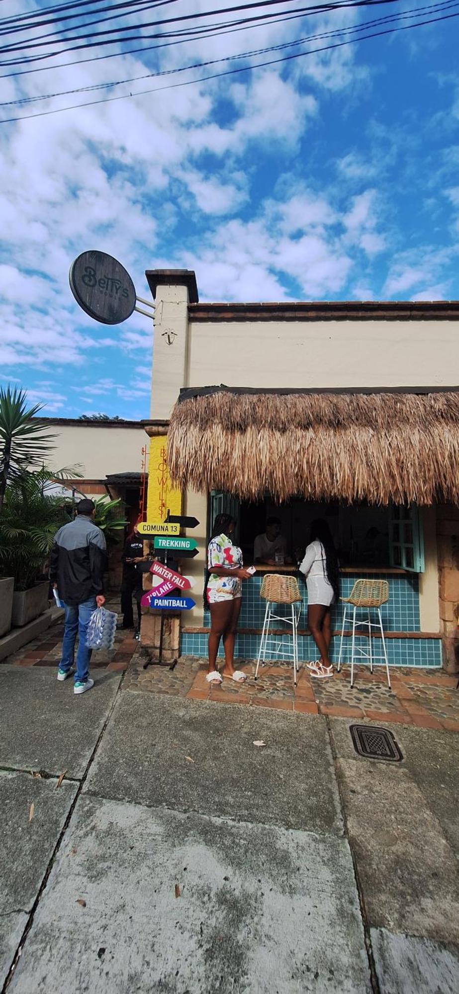 Yolo Hostel Medellin Bagian luar foto