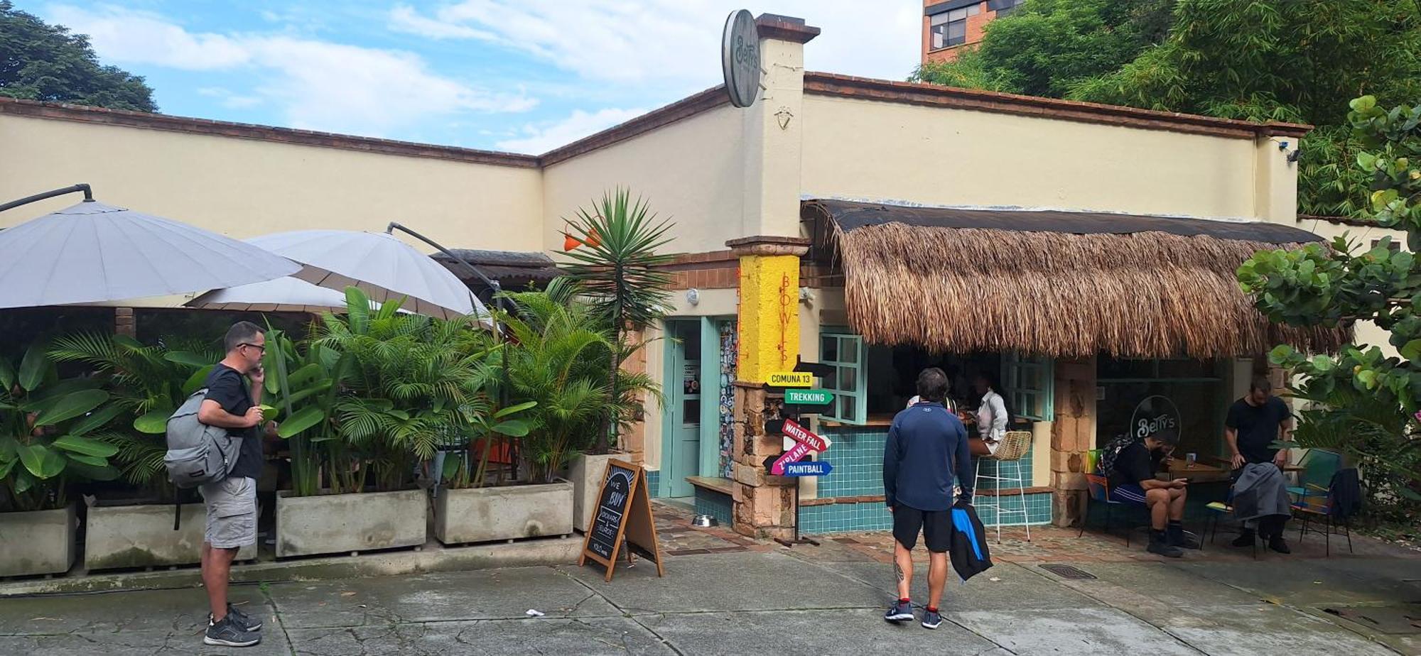Yolo Hostel Medellin Bagian luar foto