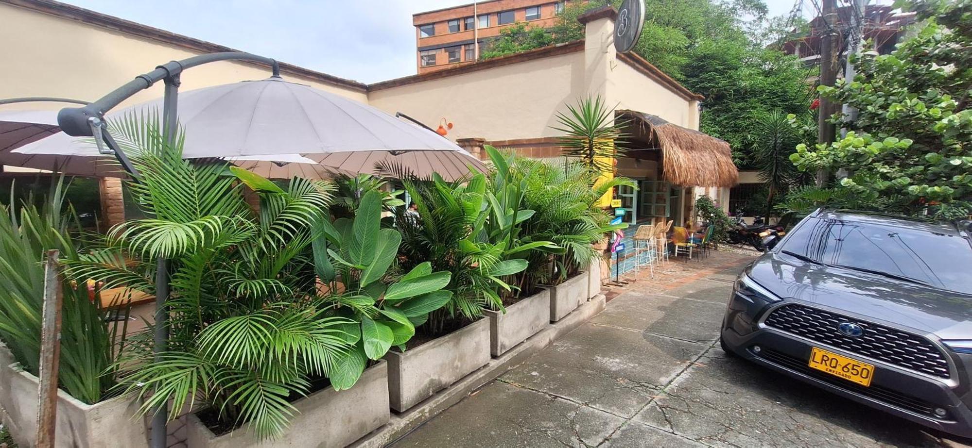 Yolo Hostel Medellin Bagian luar foto