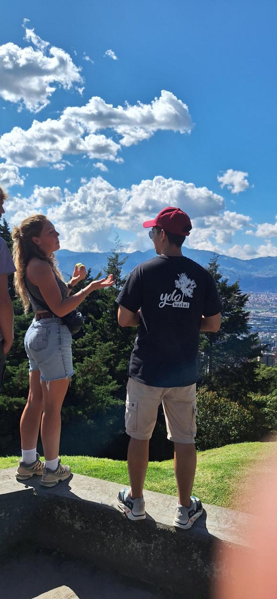 Yolo Hostel Medellin Bagian luar foto
