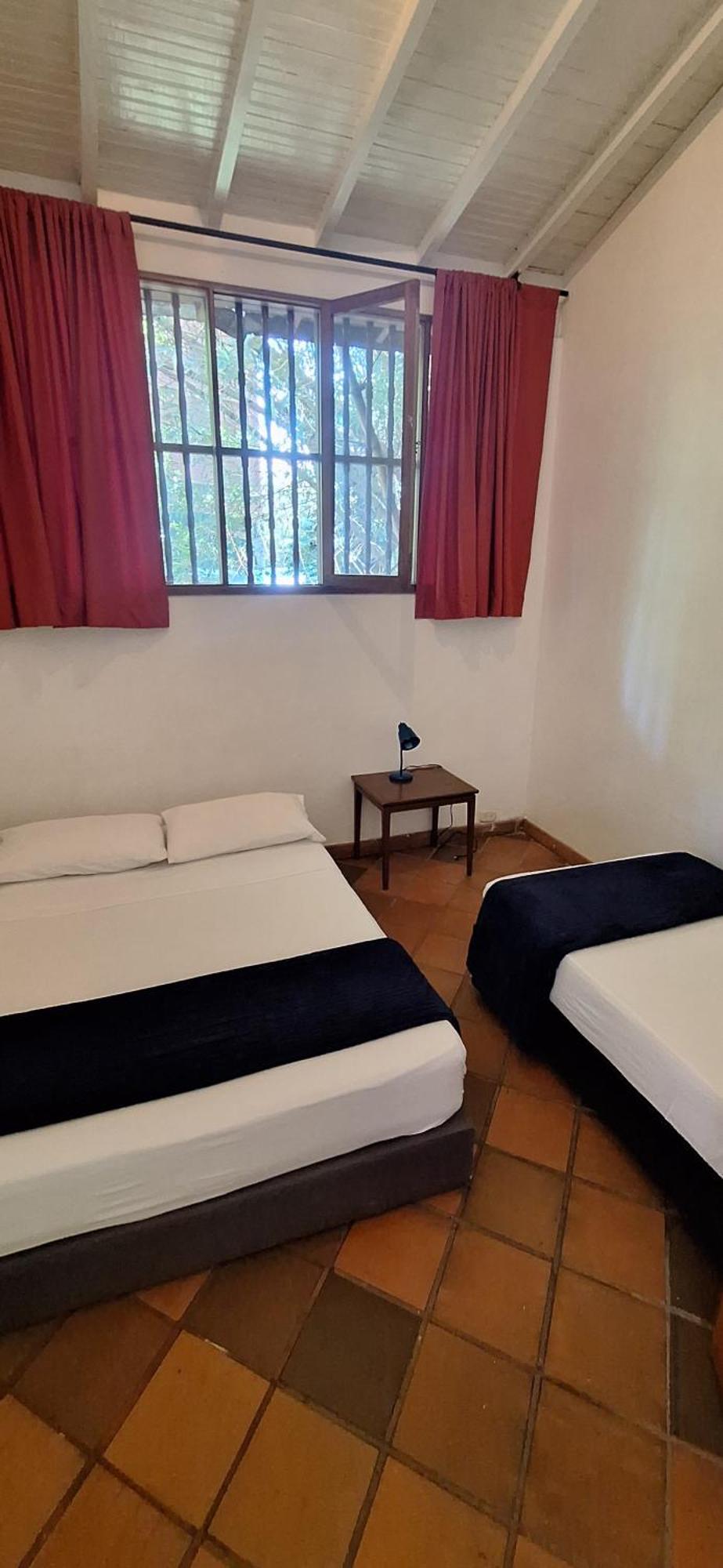 Yolo Hostel Medellin Bagian luar foto