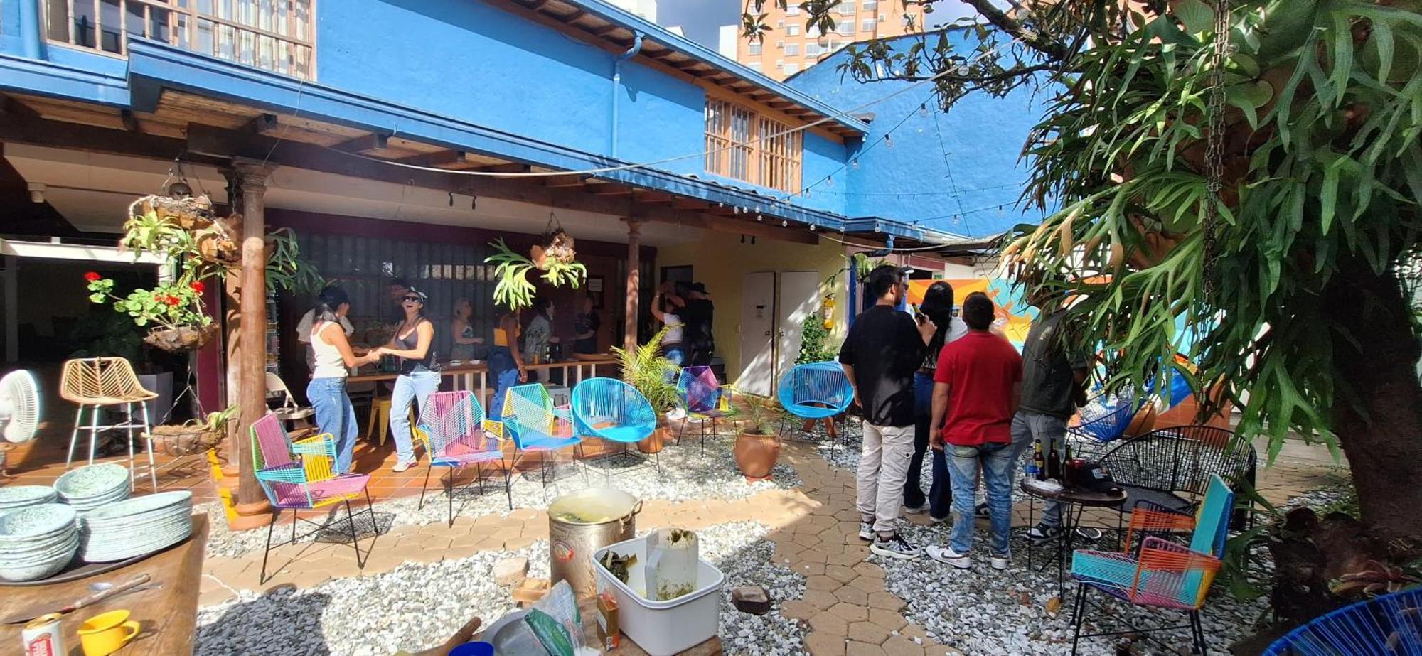 Yolo Hostel Medellin Bagian luar foto