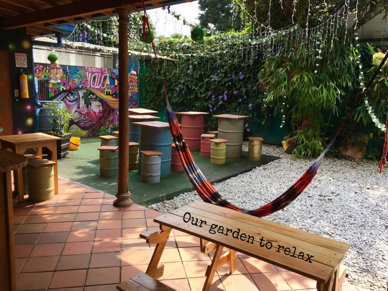 Yolo Hostel Medellin Bagian luar foto