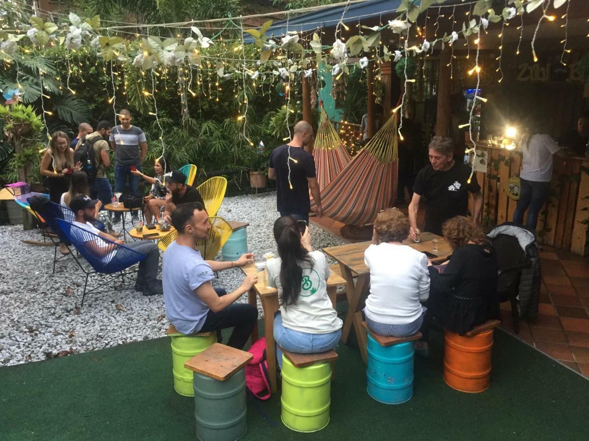 Yolo Hostel Medellin Bagian luar foto